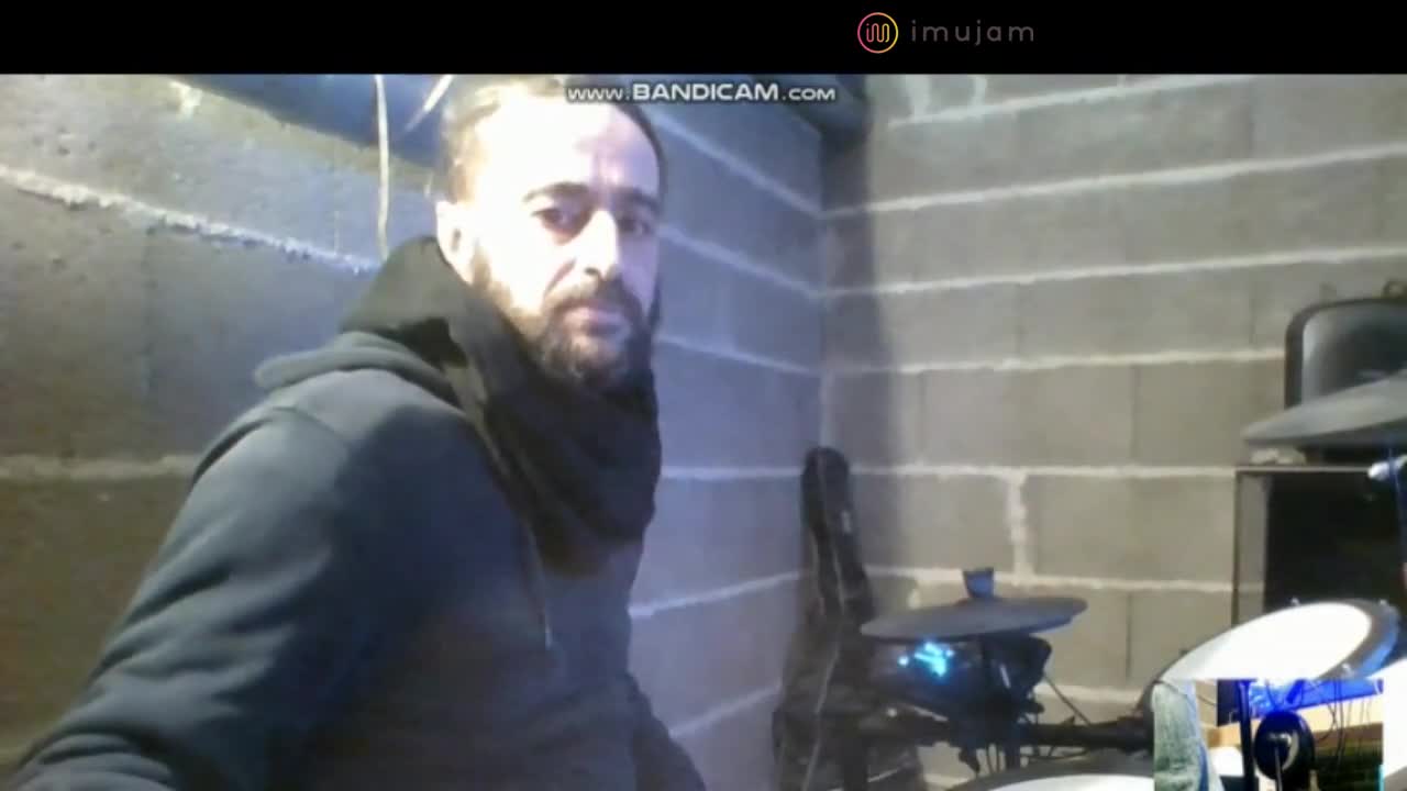 test2 -Reine de l'Age de Pierre- je ne suis jamais venu -sans guitare(refait , grosse caisse plus souple et sans trop d'erreur)