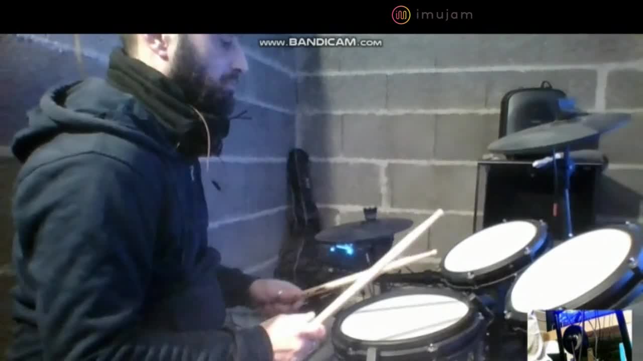 test -dans ma tete sans guitare -é qotsa :)